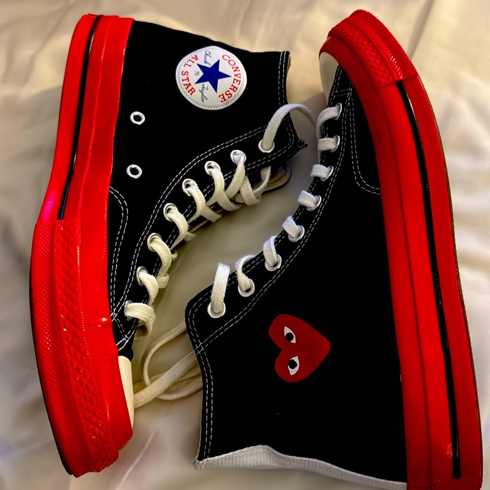 Comme Des Garçons Play x Converse
Chuck 70 high-top sneakers